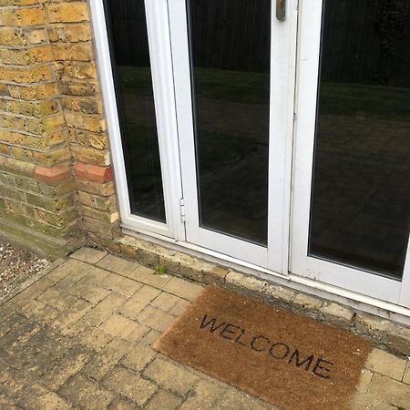 Spacious King Room With Private Entrance - Near Emirates And Camden And King'S Cross - 5 Min To Tube Finchley Exterior foto