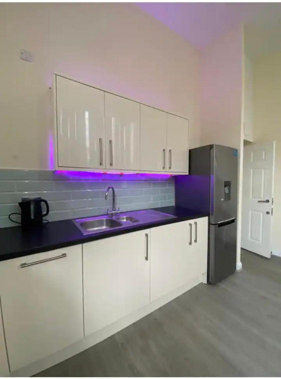 Spacious King Room With Private Entrance - Near Emirates And Camden And King'S Cross - 5 Min To Tube Finchley Exterior foto