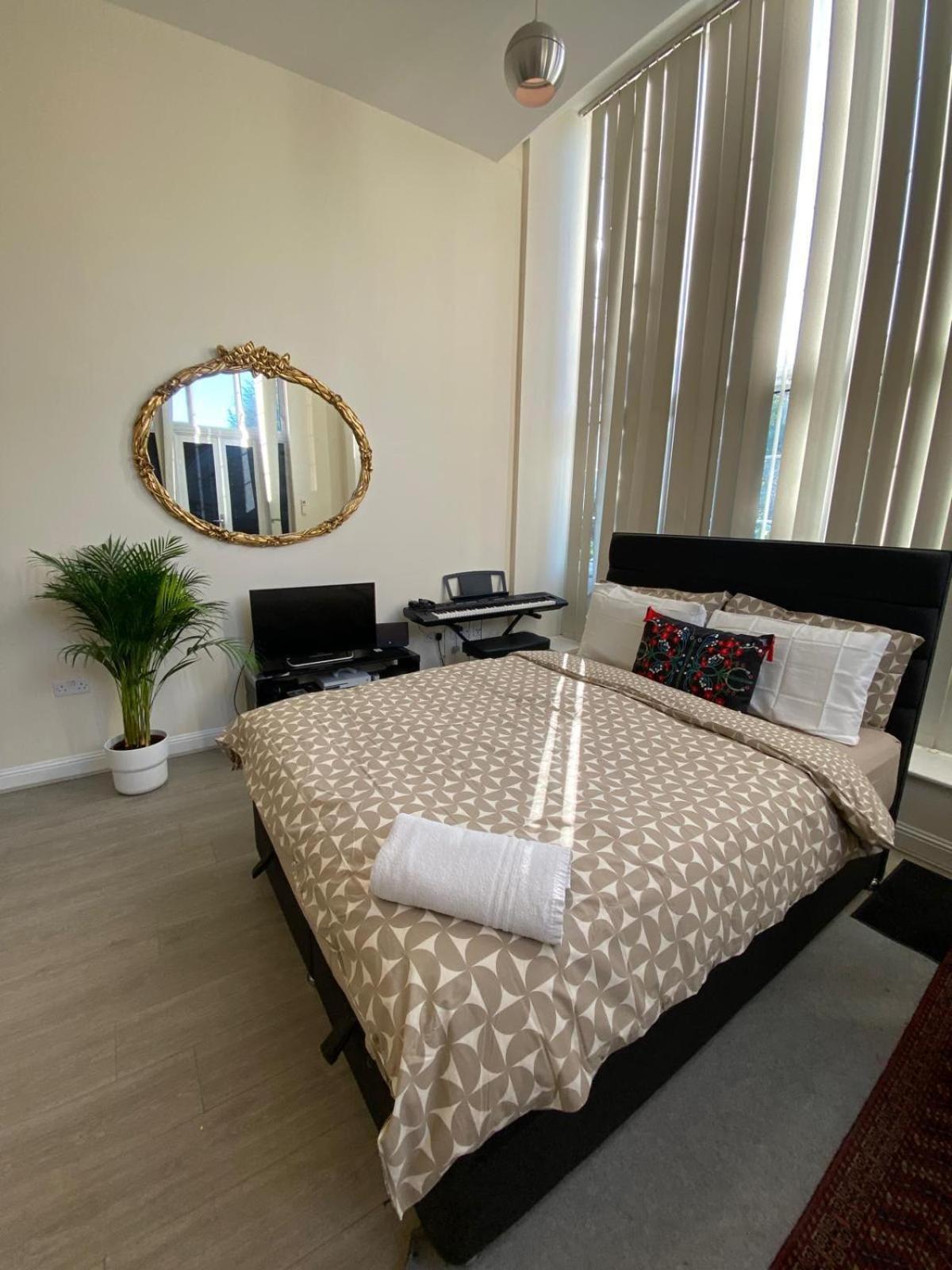 Spacious King Room With Private Entrance - Near Emirates And Camden And King'S Cross - 5 Min To Tube Finchley Exterior foto
